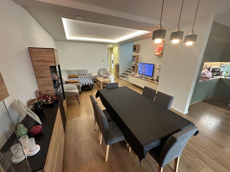 Duplex deosebit cu garaj și subsol