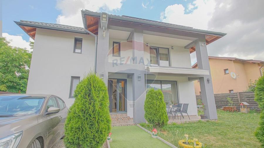 Casă cu panorama spectaculoasa in Sacele