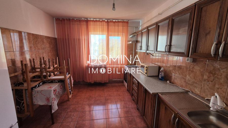 Vânzare apartament 3 camere, et. 2, situat în Rovinari, str. Plopilor