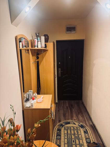 Vand 2 camere decomandat, partial mobilat- Plavat!!!