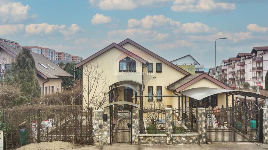 Casă / Vilă cu 4 camere de vânzare în zona Tractorul - 2
