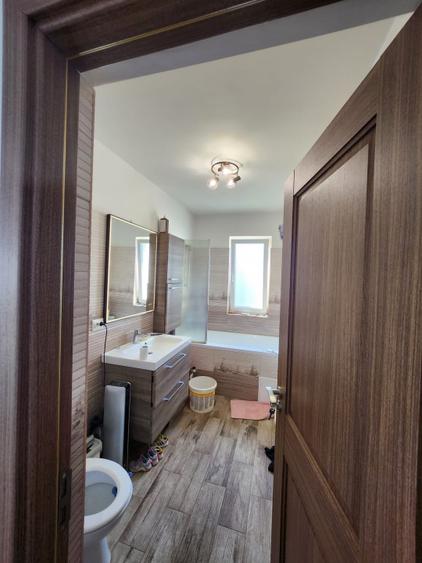 Apartament cu 3 camere 2 parcari, priveliste frumoasa, zona Terra