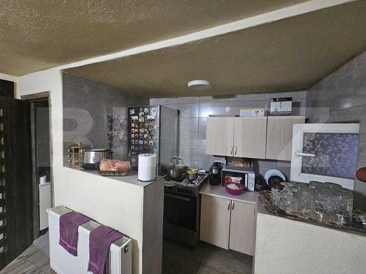 Casă cu 3 camere și grădină, aproape de centrul orașului Câmpeni