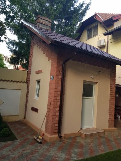 Casă individuală 3 cam/ Curte/ Domenii/ Renovat/ Nemobilat/ 3 Parcări