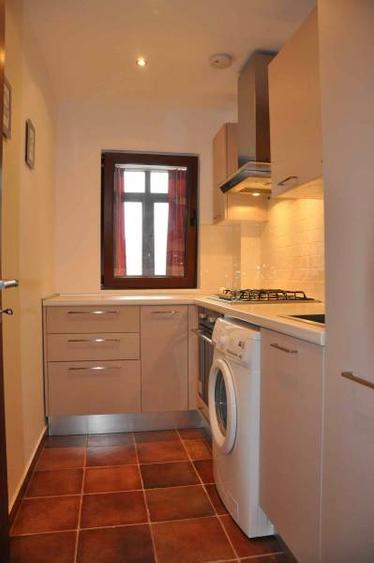 Proprietar inchiriez garsoniera central Banu Manta