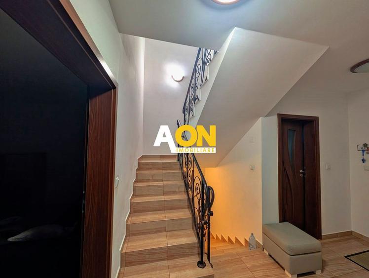 Casă tip înșiruit, D+P+M, 4 camere, garaj, 214 mp teren, zona Centru