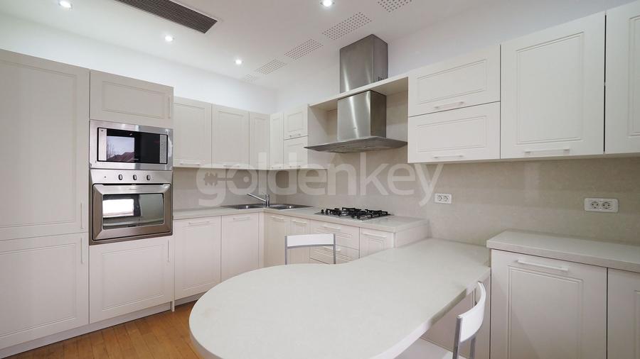 Apartament penthouse cu 4 camere | 2 garaje | spatii generoase
