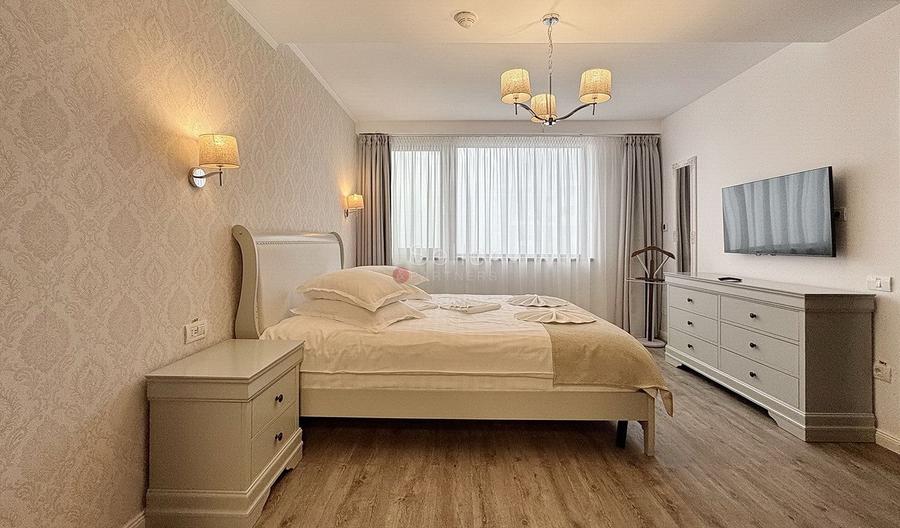 Penthouse generos cu priveliste spre Masivul Postavarul