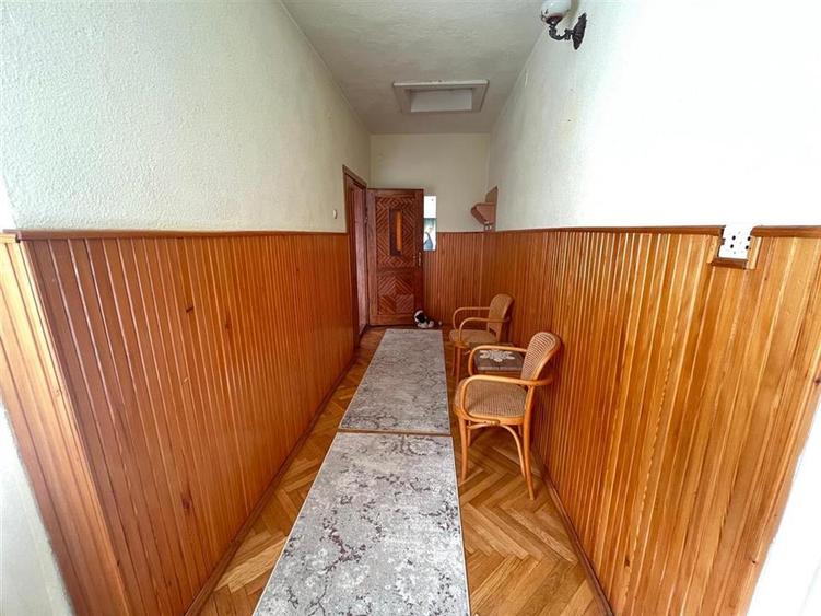 Casa individuala 4 camere si curte zona Lupeni