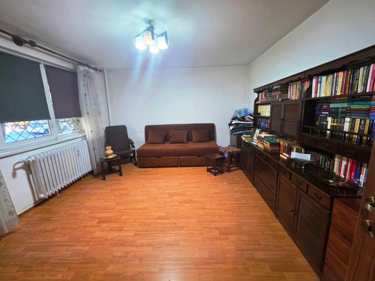 Colentina, intersectie Fundeni, bloc reabilitat, stradal, vedere fata