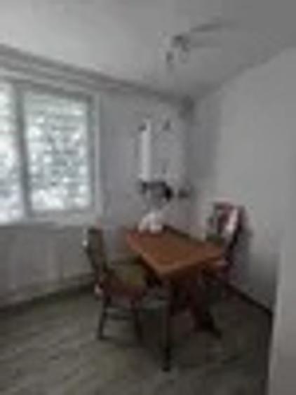 Apartament 3 camere / semidecomandat / mobilat / utilat / centrala proprie