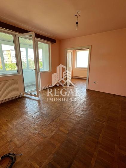 Apartament 3 camere – Ultracentral, vedere spre pietonală și Parc