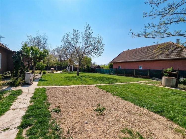 RECO Casa cu 3 camere la Salard