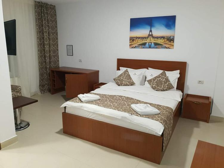 Hotel 25 de camere mobilat utilat central!