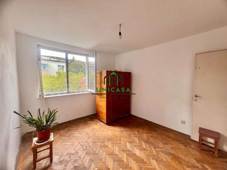 Apartament 4 camere, decomandat/Etaj 4/4 ,Zona Nord