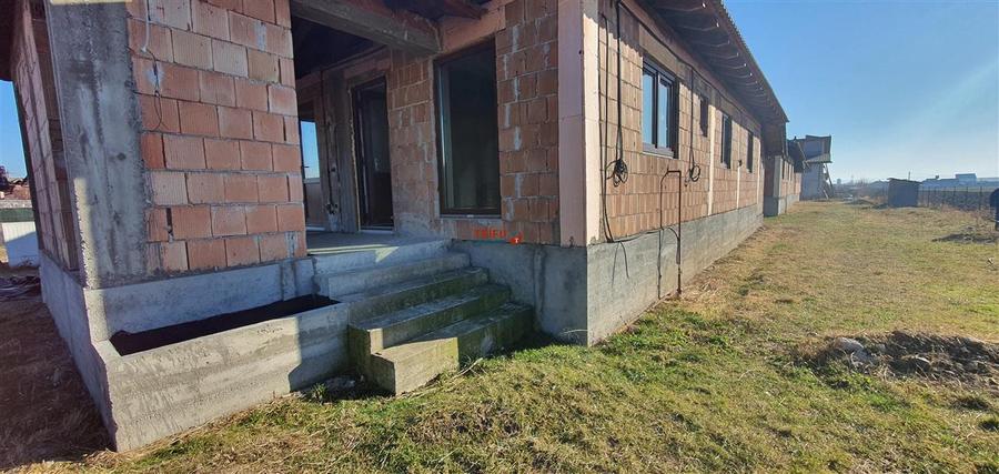 Casa noua semifinisata pe nivel 500 mp teren comuna Ighiu