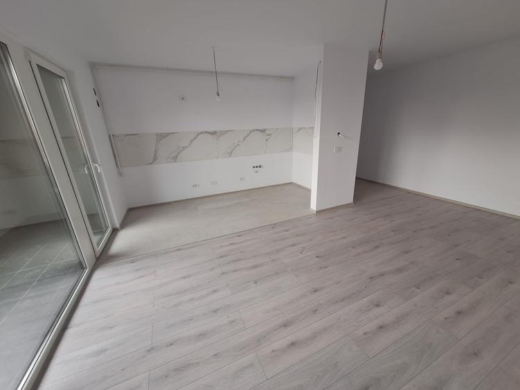 Proprietar, apartament bloc nou, termoizolatie 20 cm.