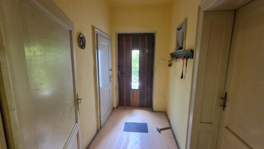 Apartament cu 4 camere , garaj si teren de 420 mp de vanzare zona Sub Arini