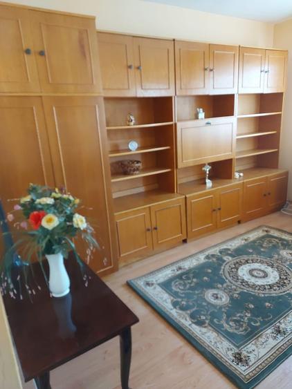 Garsonieră 27 mp cu balcon -bloc 3 etaje-mobilată utilată-bloc an 1980