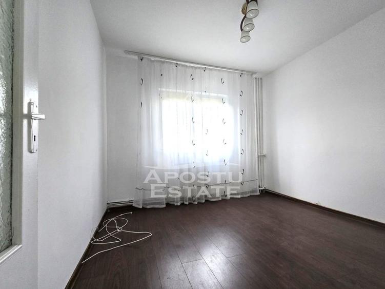 Apartament 4 camere , centrala proprie, Etaj Intermediar , Lipovei