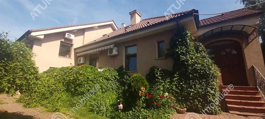 Casa cu 6 camere si 961 mp teren in zona Trei Stejari din Sibiu