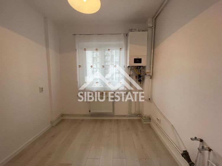 Apartament decomandat cu 2 camere, balcon, etaj 3, recent renovat, -Sibiu