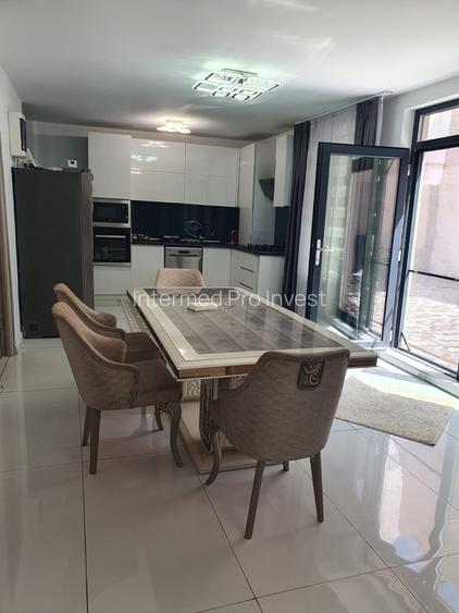 Tomis 2-casa 4 camere decomandate - 3