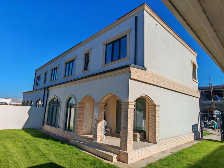 Casa ta verde din comuna Berceni Padurea Craiului.