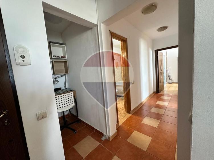Inchiriere apartament cu 2 camere/ loc de parcare