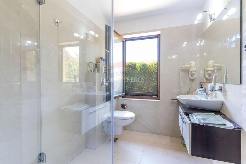9 camere, 5 bai, spatiu hobby, gradina, garaj,locatie buna - 17
