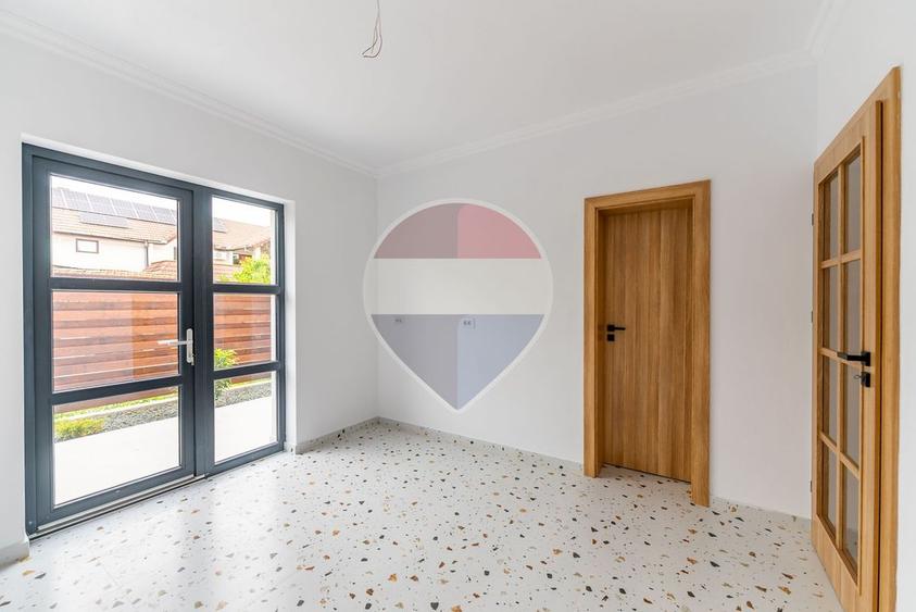 Casă nouă 4 camere, P+1, zona centrală