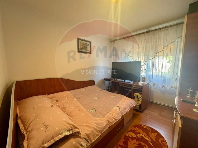 Apartament cu 4 camere de vânzare în zona Craiovita Noua - 3