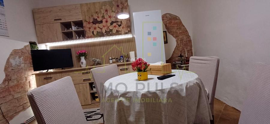 Casa individuala. Mijloace de transport. Toate utilitatile. Renovata recent. - 11