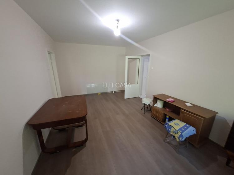 Apartament cu 2 camere, zona Tatarasi - 2
