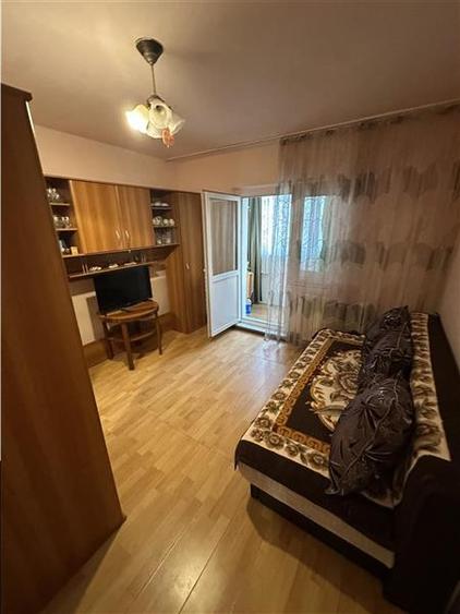 Decomandat cu 2 bai si 2 balcoane la etajul 1 bloc izolat