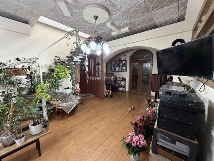 Casa de vânzare | 4 camere | Terasa | Garaj - 2