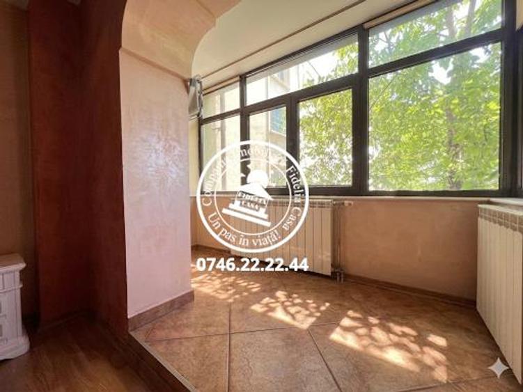 Apartament spectaculos bloc tip vilă Târgu Cucu
