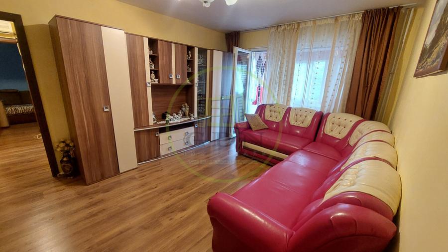 Apartament 3 camere, semidecomandat, etajul 3, Cornitoiu zona Unitatea Militara