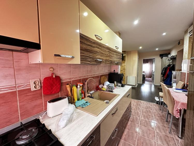 Apartament 3 camere Deco Sub-Stadion 2 Bai Balcon Etaj 2 Finisat Mobilat Utilat