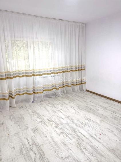 Vanzare Apartament 4 Camere intre Mall Vitan si Metrou Mihai Bravu