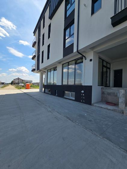 Spatiu comerical stradal 23 August magazin LIDL | Suprafata vitrata generoasa |