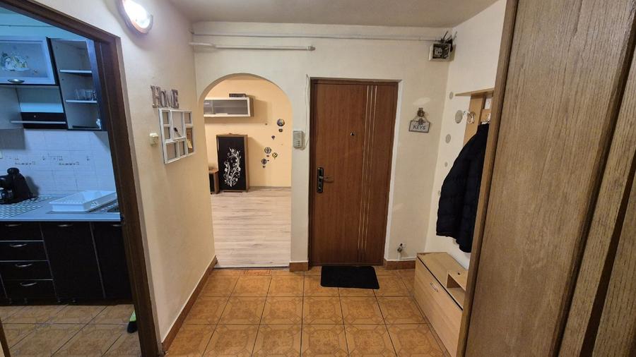 Inchiriez apartament doua camere in Micalaca zona 300