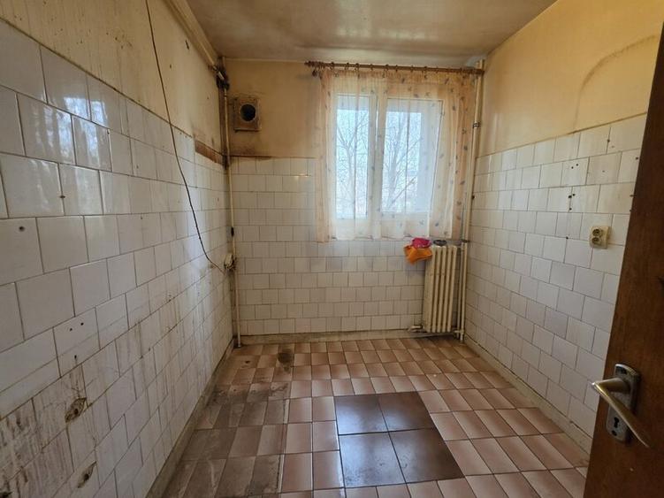 4 camere situat in Titan, la 5 minute de parc IOR, langa Liceul Dante, chiar la