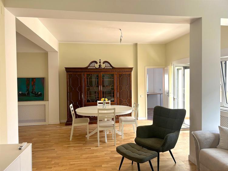 Apartament deosebit, nou renovat in imobil solid, cu arhitectura interbelică