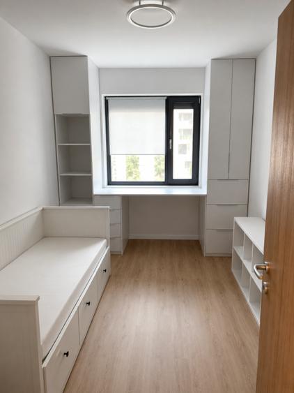 Apartamentul se vinde mobilat și utilat , 2 locuri de parcare și curte 60 mp