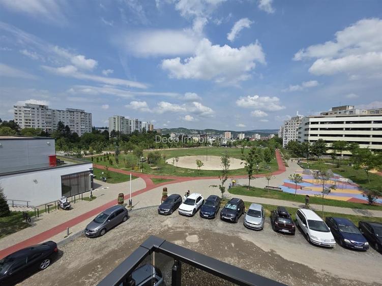 Apartament cu 3 camere lux zona La Terenuri - 9