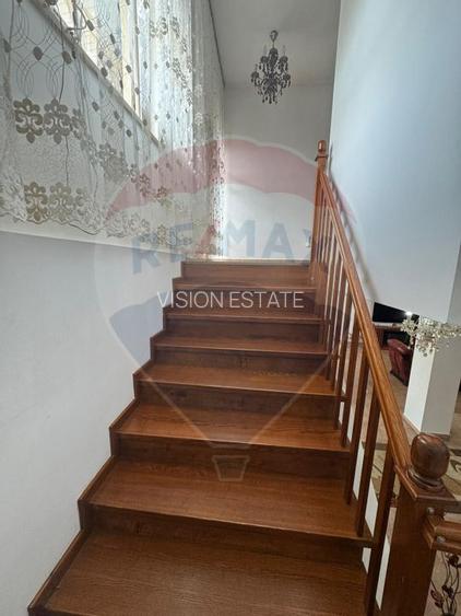 Casa / Vila cu 6 camere de vanzare - 18