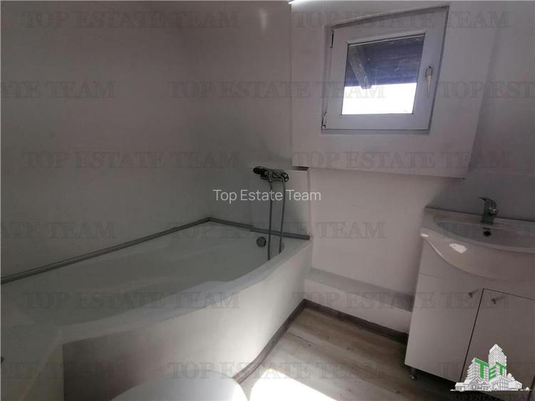 Apartament mansardabil de vanzare - 12