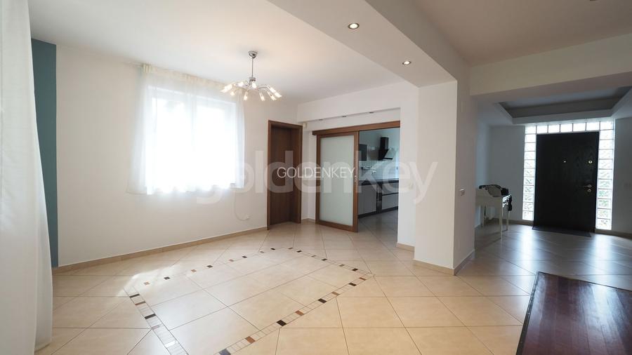 Vila cocheta in cartier rezidential cu piscina comuna, garaj - 6