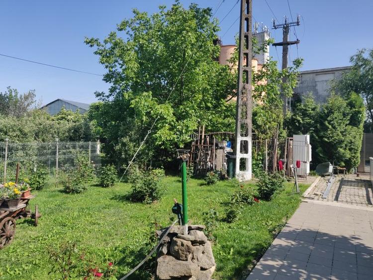 Casa S+P+1+M si teren 2500 mp in Roman, langa Mariko Inn - 4